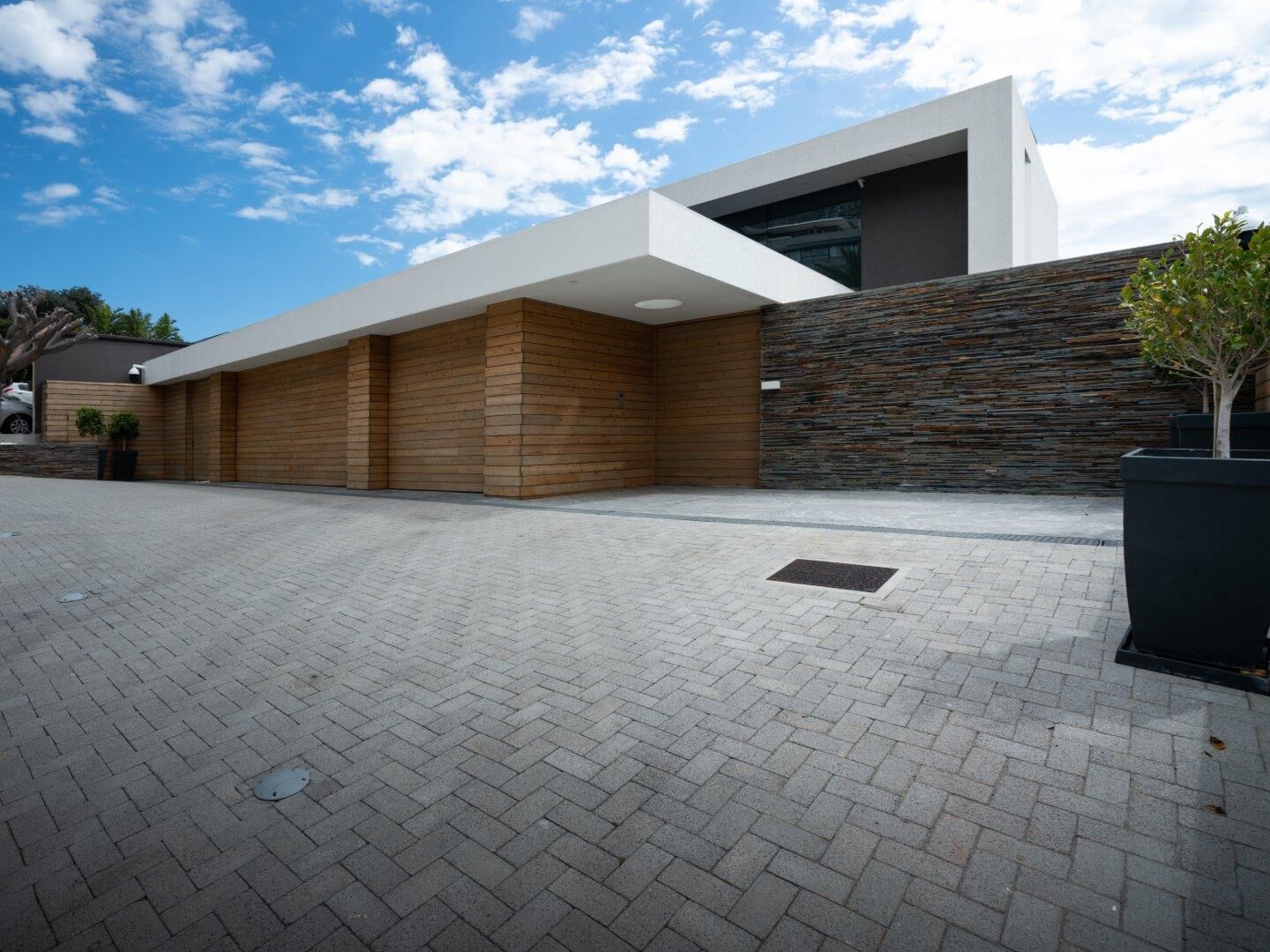 4 Bedroom House For Sale in Camps Bay, photo 2