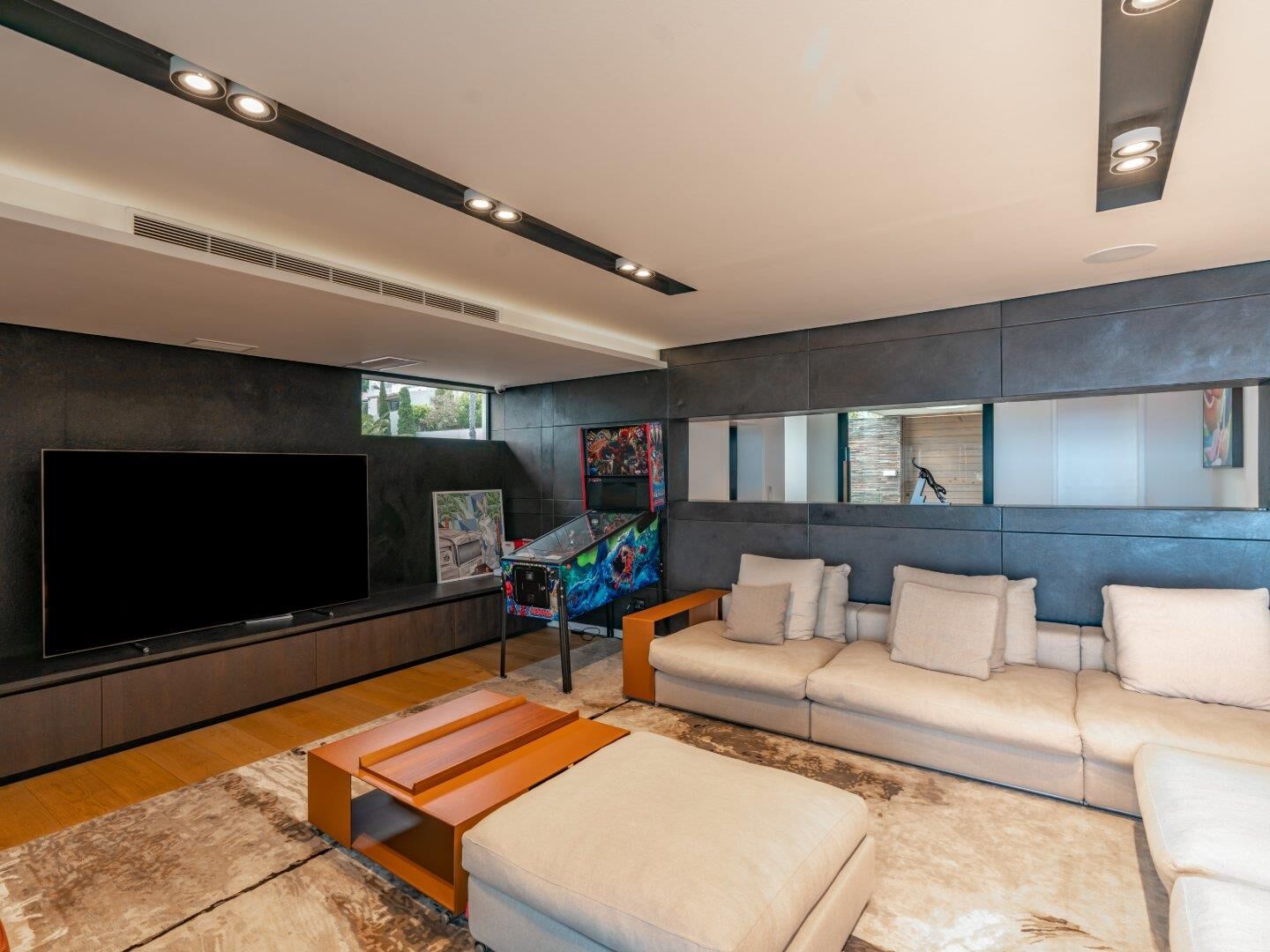 4 Bedroom House For Sale in Camps Bay, photo 6