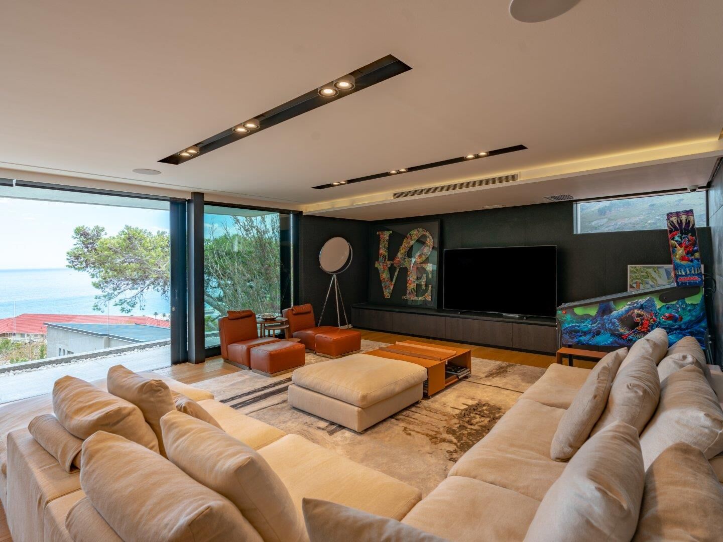 4 Bedroom House For Sale in Camps Bay, photo 7