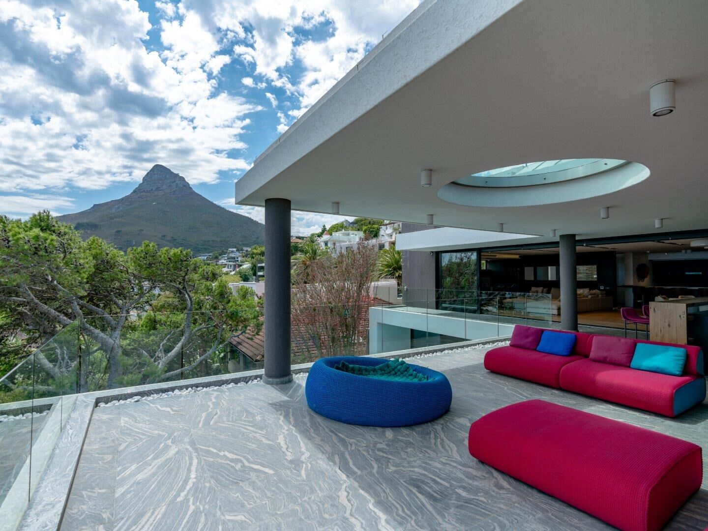 4 Bedroom House For Sale in Camps Bay, photo 9