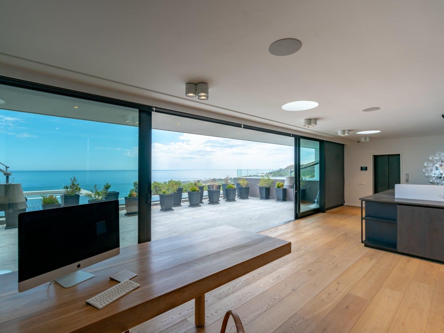 4 Bedroom House For Sale in Camps Bay, photo 11
