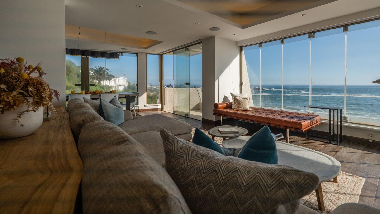 3 Bedroom Apartment To Let in Clifton, photo 9