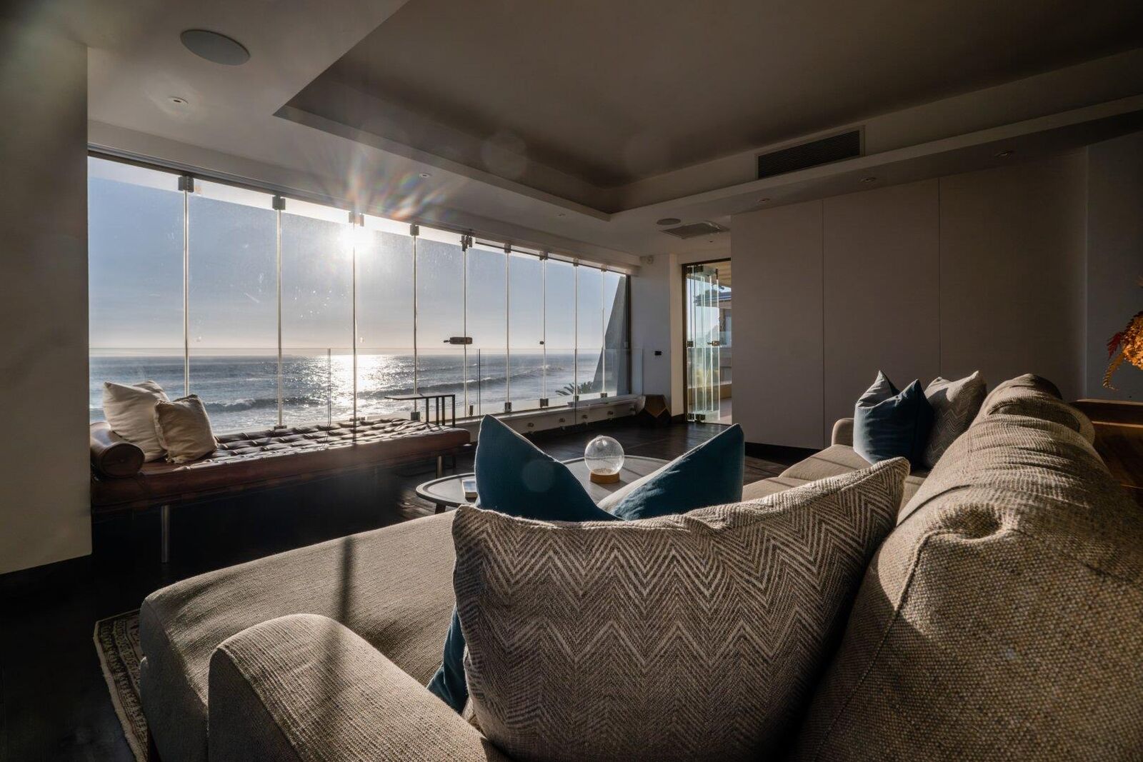 3 Bedroom Apartment To Let in Clifton, photo 10