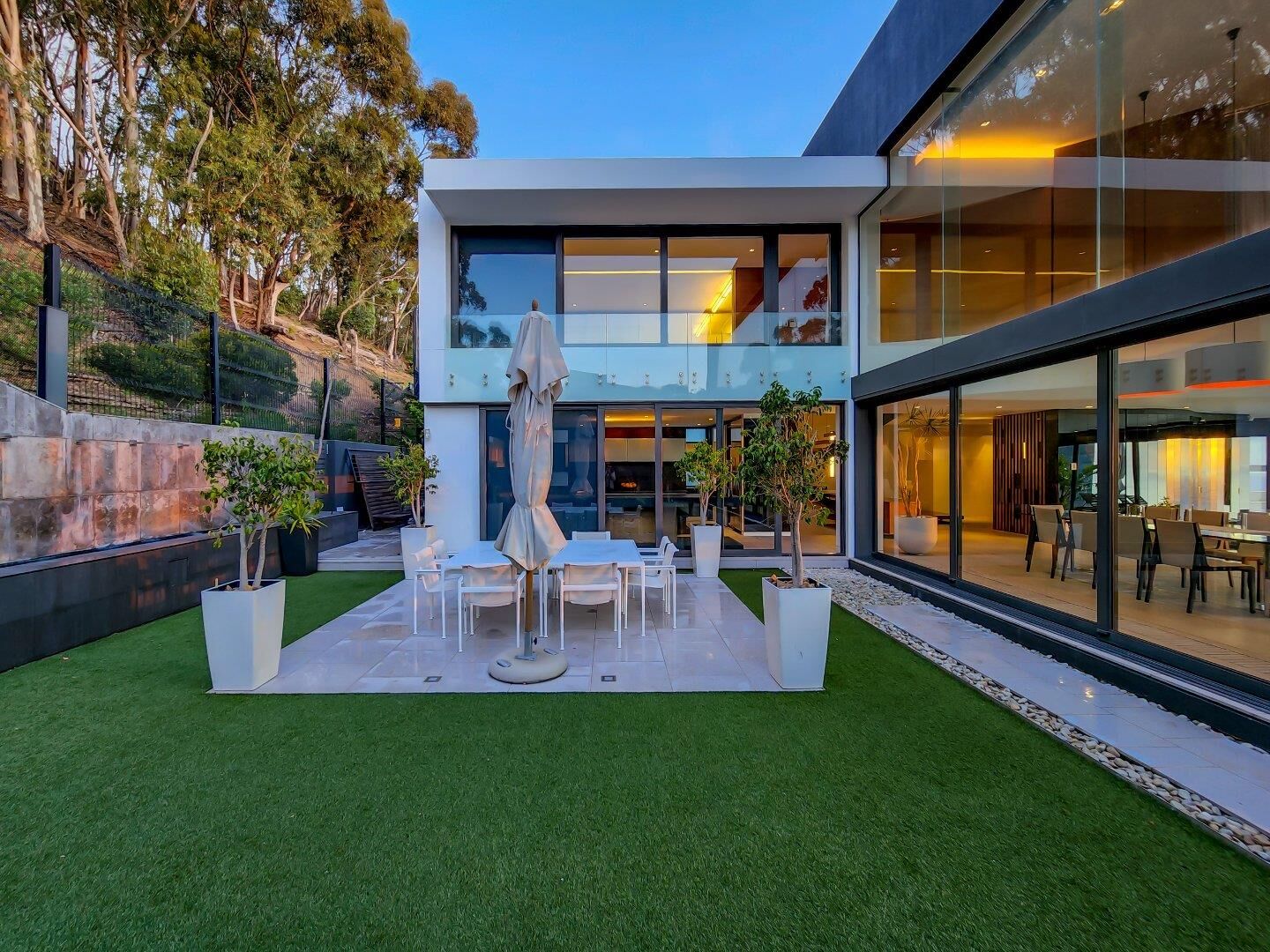 5 Bedroom House For Sale in Clifton, photo 2