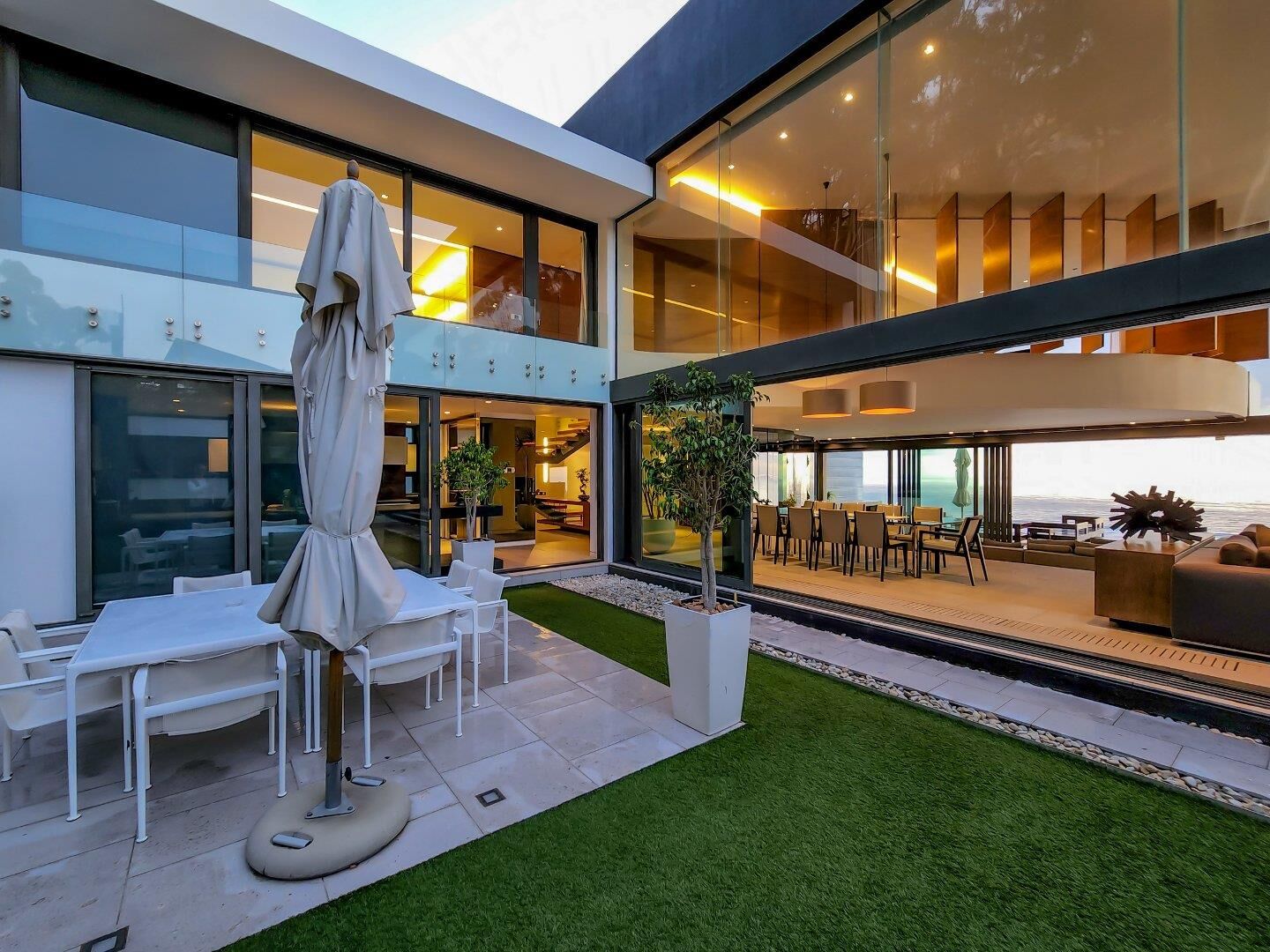 5 Bedroom House For Sale in Clifton, photo 3