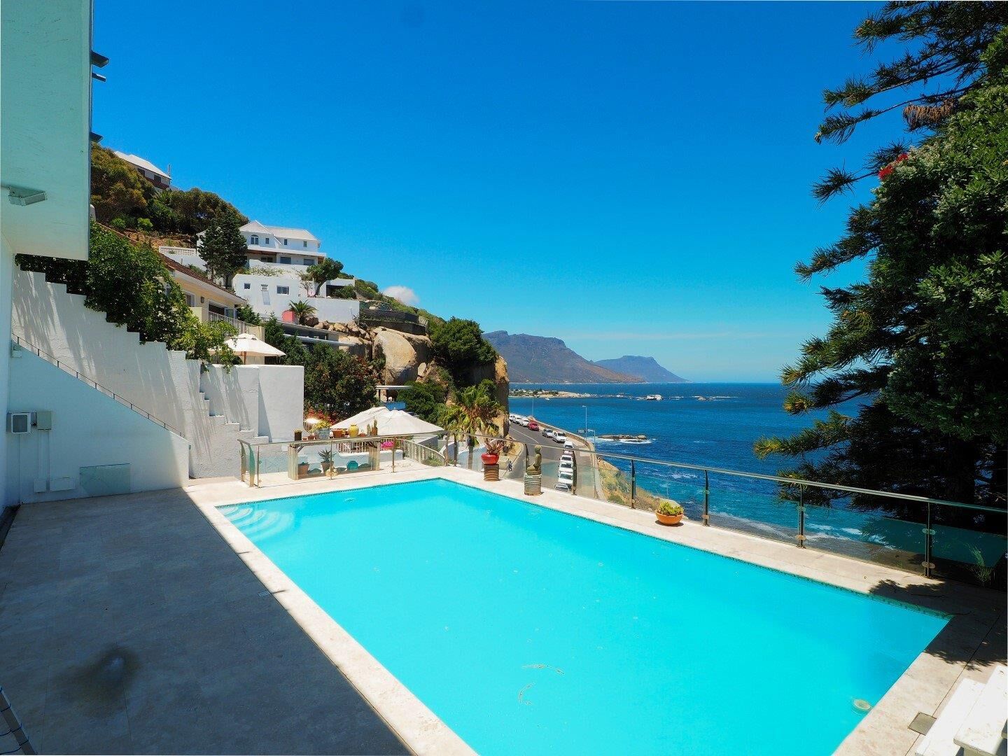 5 Bedroom House For Sale in Bantry Bay, photo 2