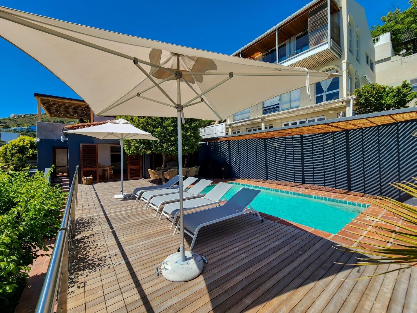 4 Bedroom House For Sale in Clifton, photo 2