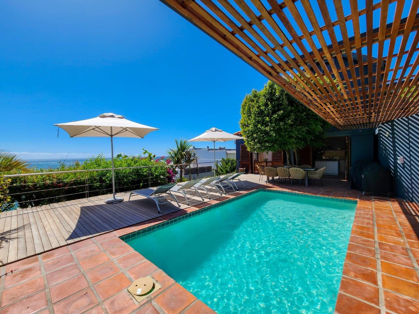 4 Bedroom House For Sale in Clifton, photo 4