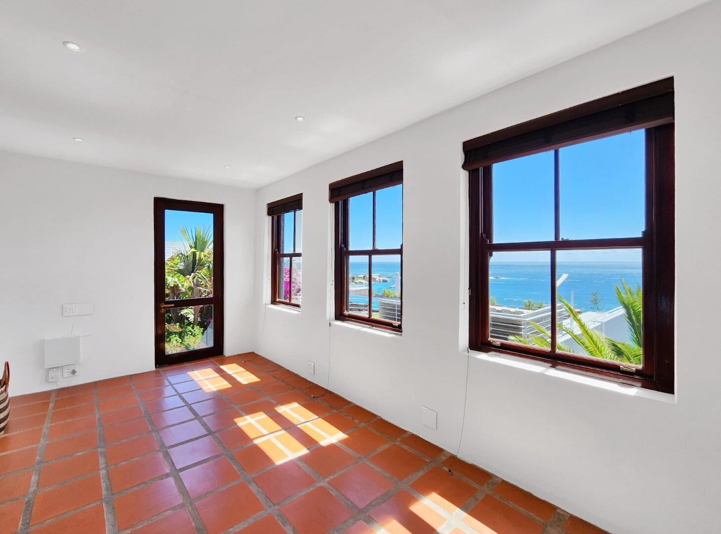 4 Bedroom House For Sale in Clifton, photo 11