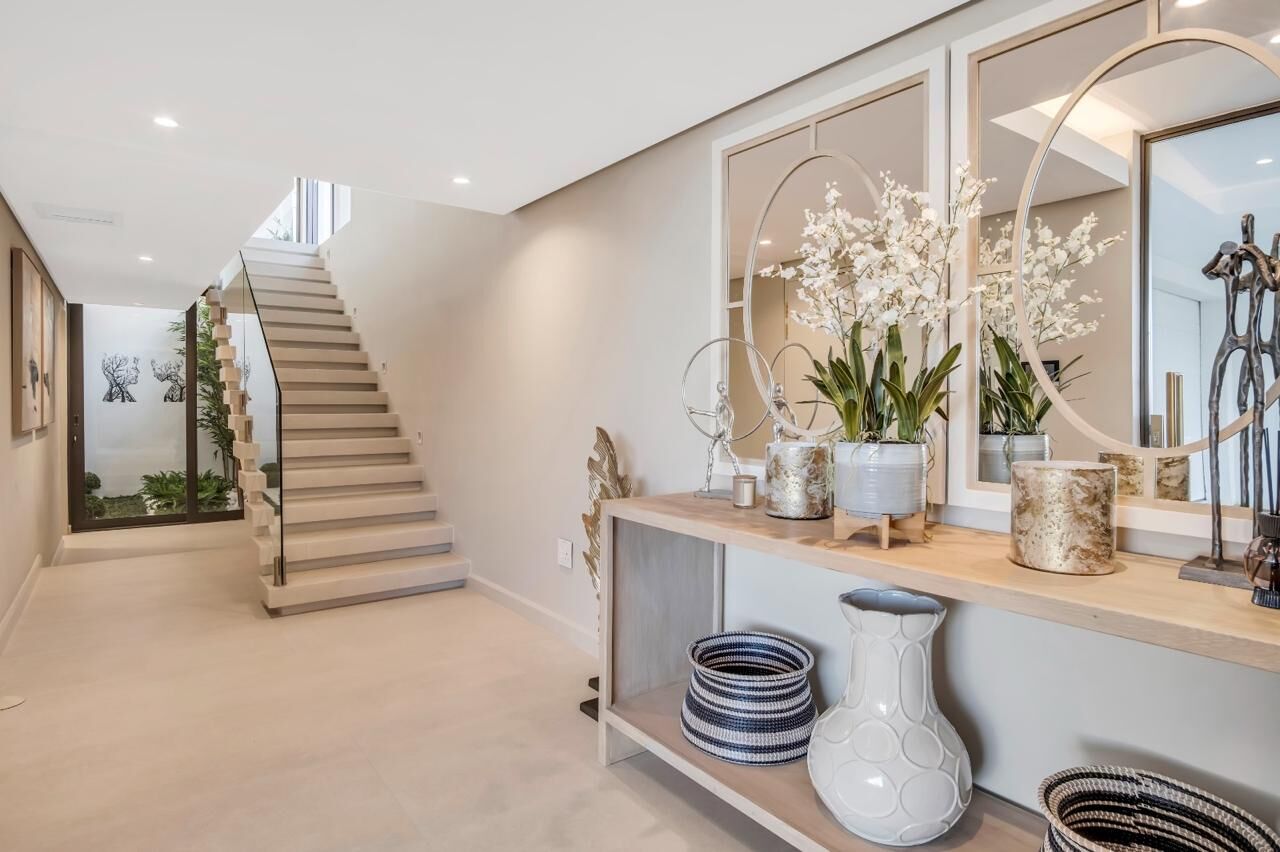 4 Bedroom Apartment To Let in Fresnaye, photo 12