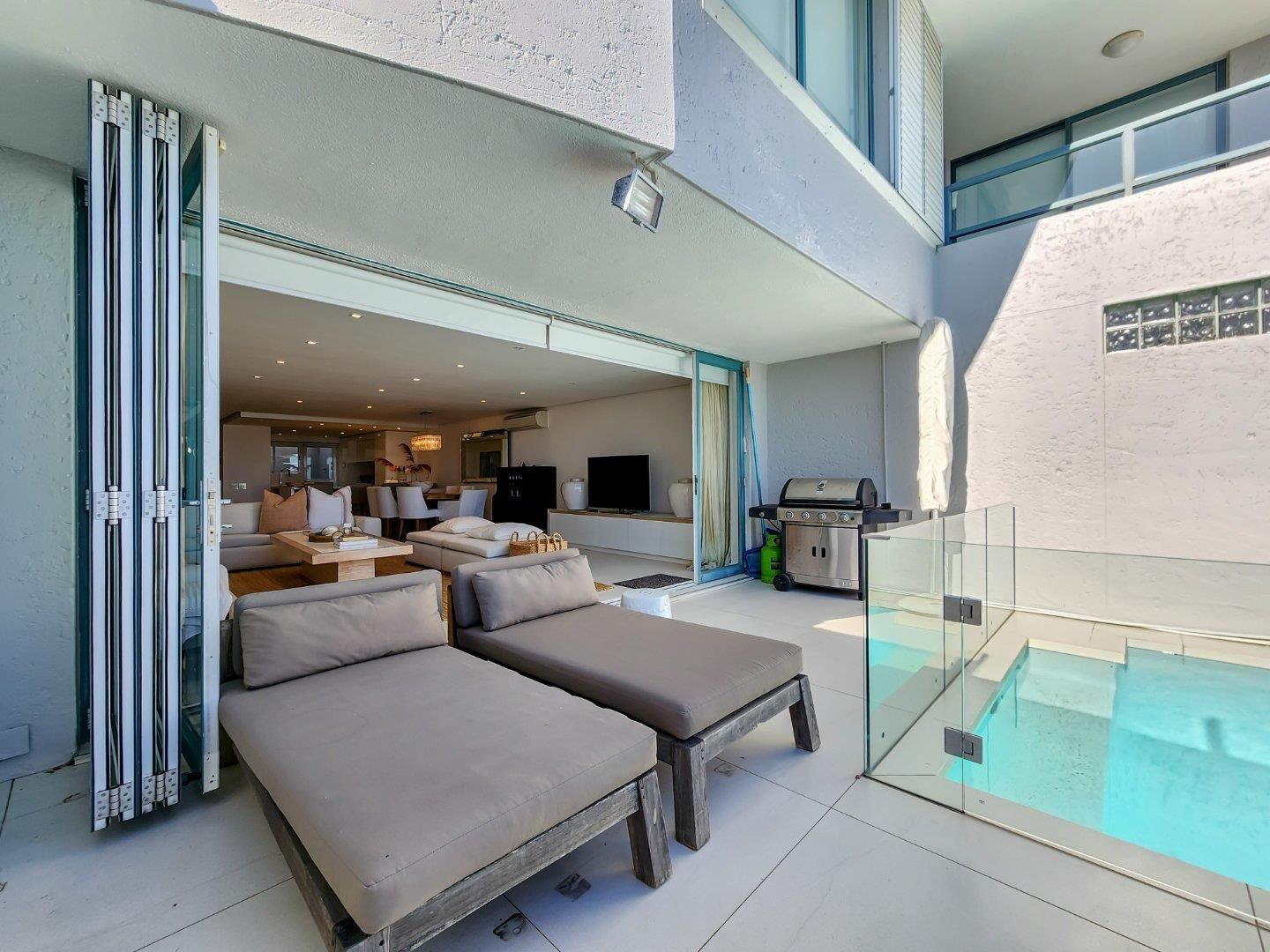 3 Bedroom Townhouse For Sale in Camps Bay, photo 10