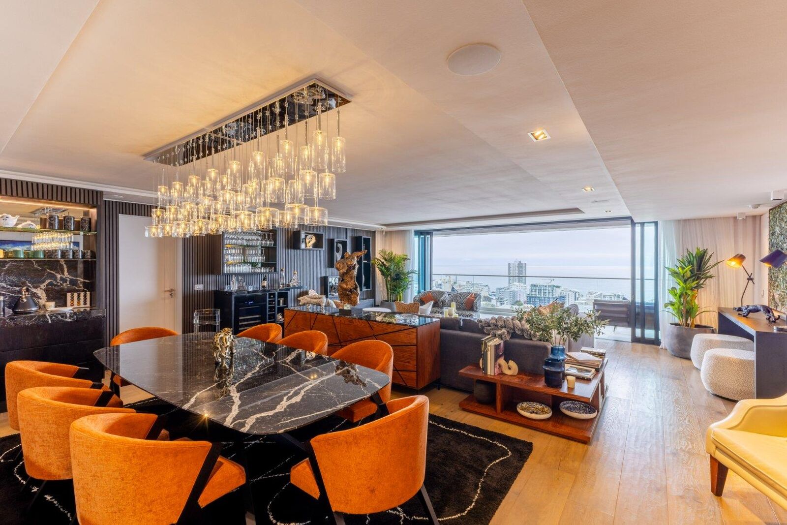 3 Bedroom Apartment For Sale in Sea Point, photo 2
