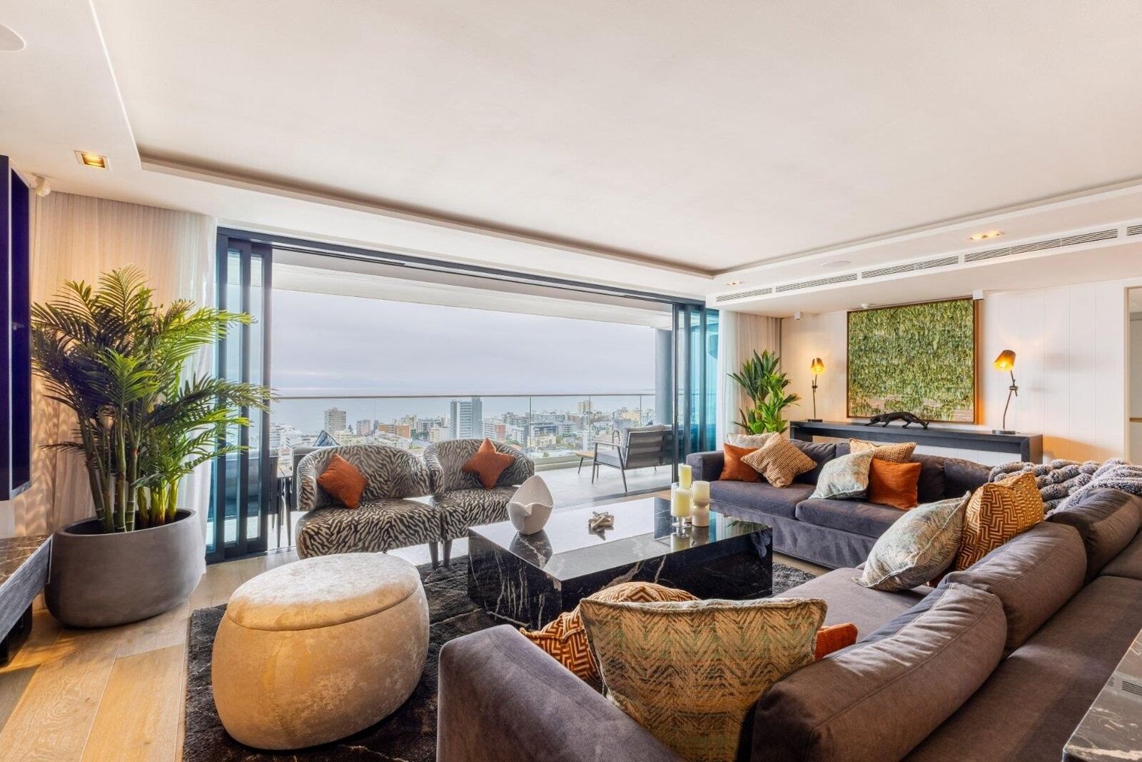 3 Bedroom Apartment For Sale in Sea Point, photo 7
