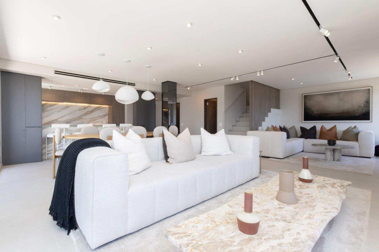 3 Bedroom Apartment For Sale in Mouille Point, photo 3