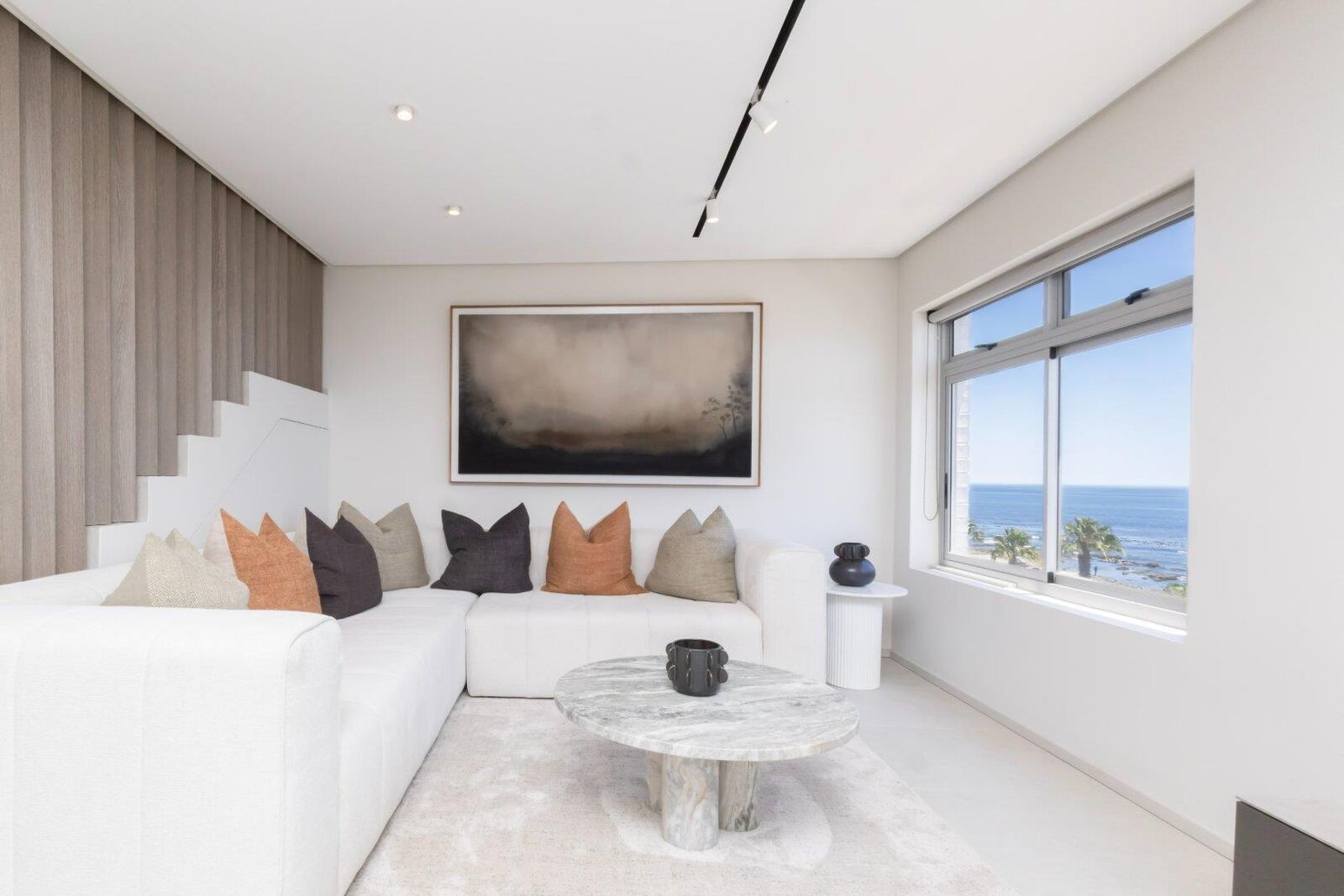 3 Bedroom Apartment For Sale in Mouille Point, photo 4