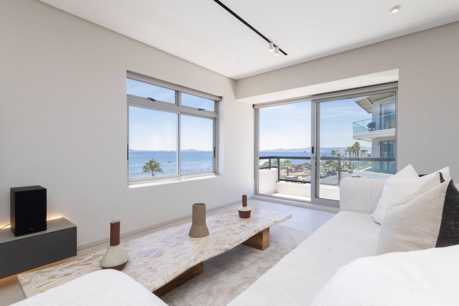 3 Bedroom Apartment For Sale in Mouille Point, photo 9