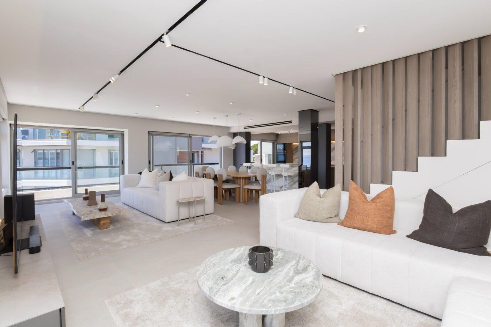 3 Bedroom Apartment For Sale in Mouille Point, photo 11