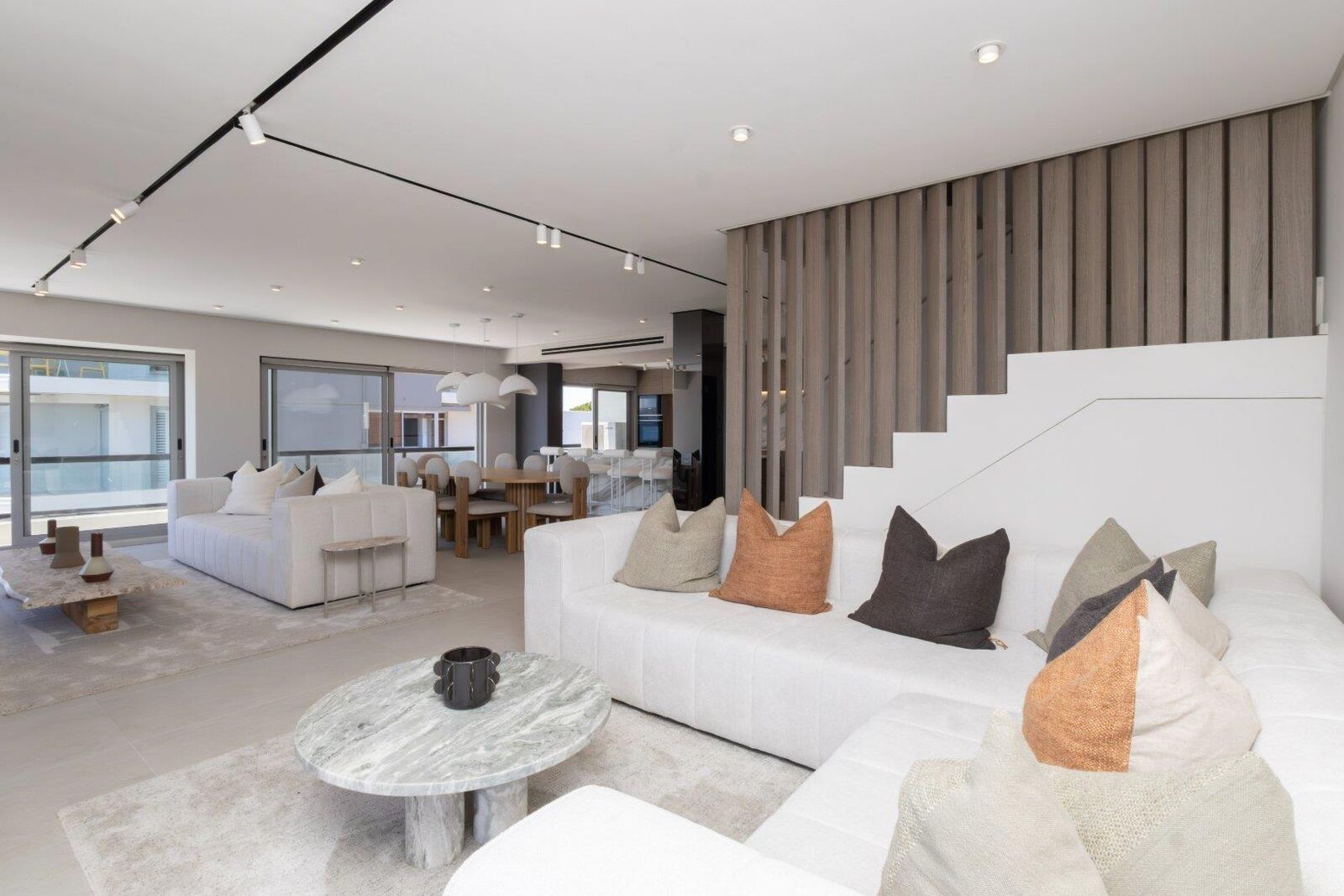 3 Bedroom Apartment For Sale in Mouille Point, photo 12