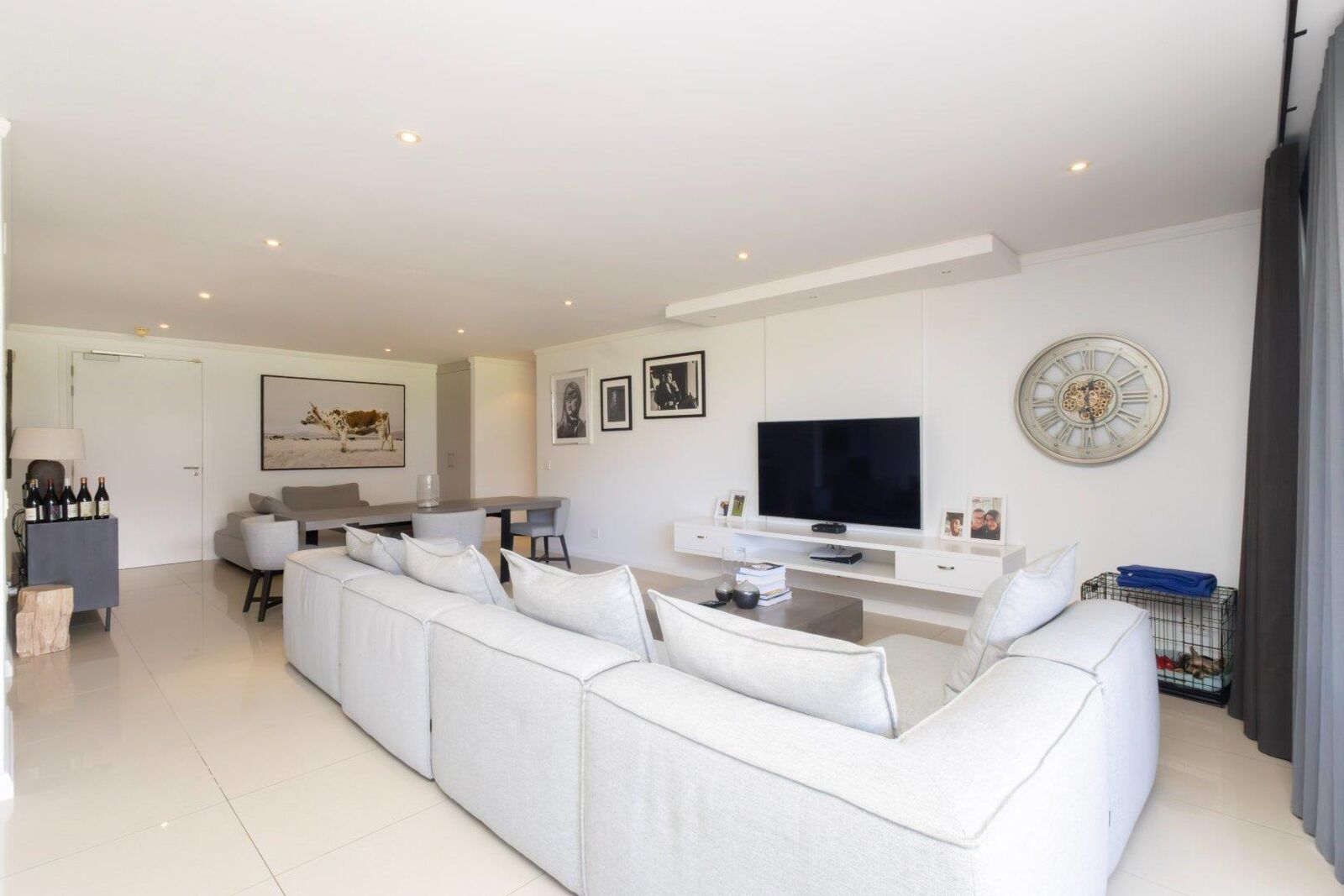 2 Bedroom Apartment For Sale in Mouille Point, photo 2