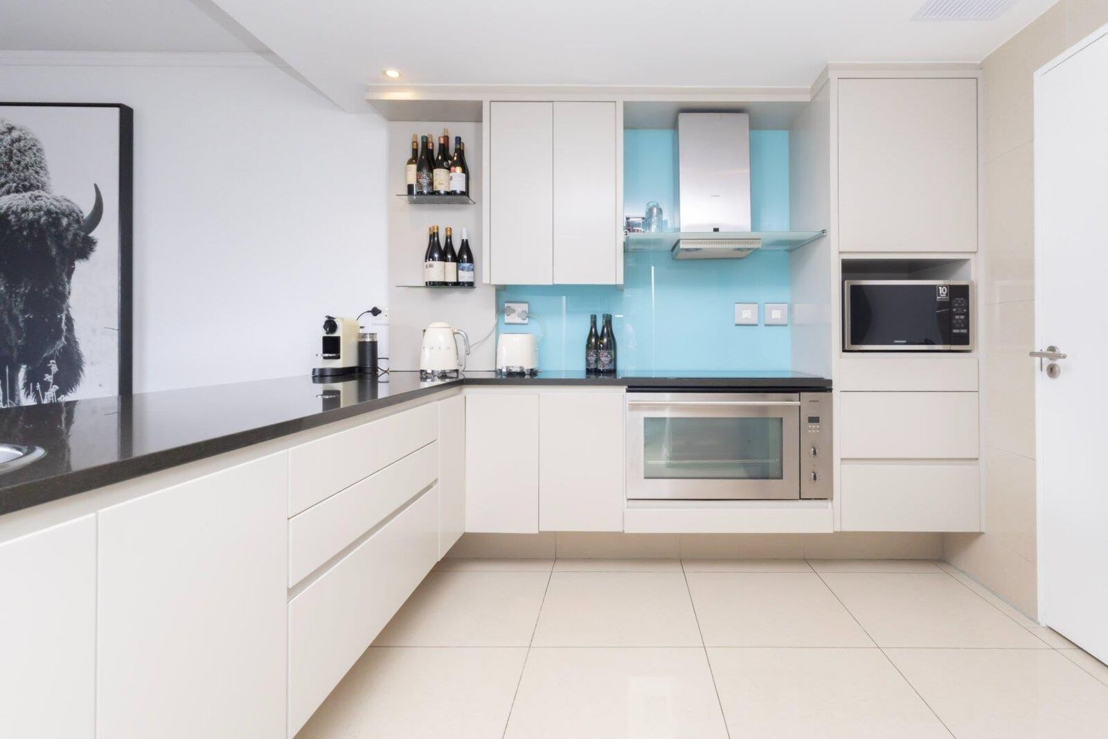 2 Bedroom Apartment For Sale in Mouille Point, photo 10