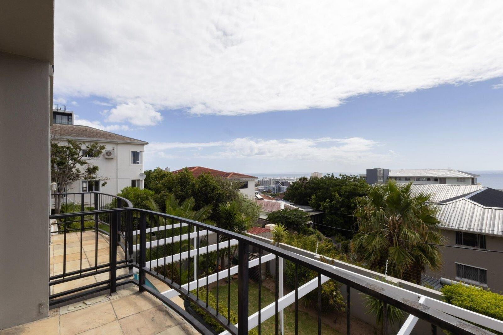 3 Bedroom House For Sale in Sea Point, photo 5