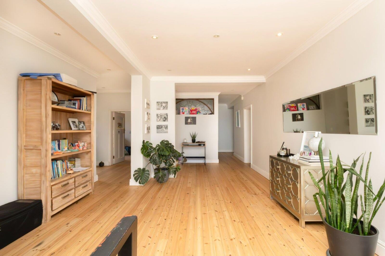 3 Bedroom House For Sale in Sea Point, photo 7