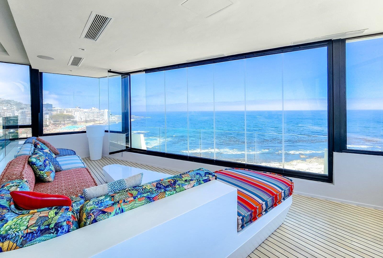 5 Bedroom Apartment For Sale in Sea Point, photo 6