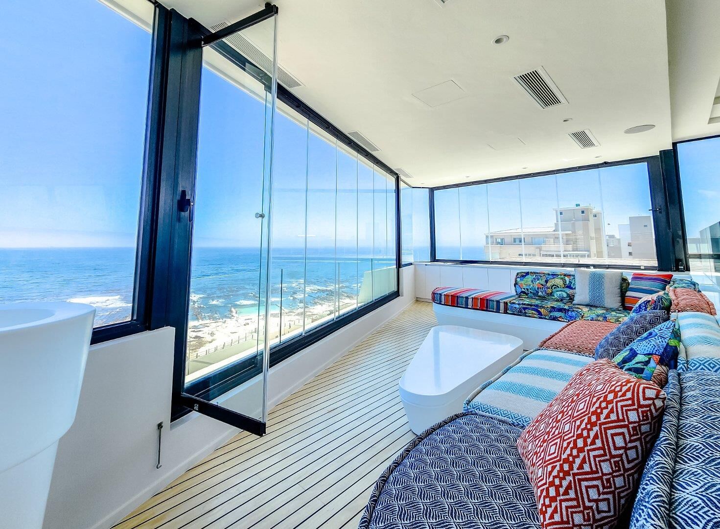 5 Bedroom Apartment For Sale in Sea Point, photo 7