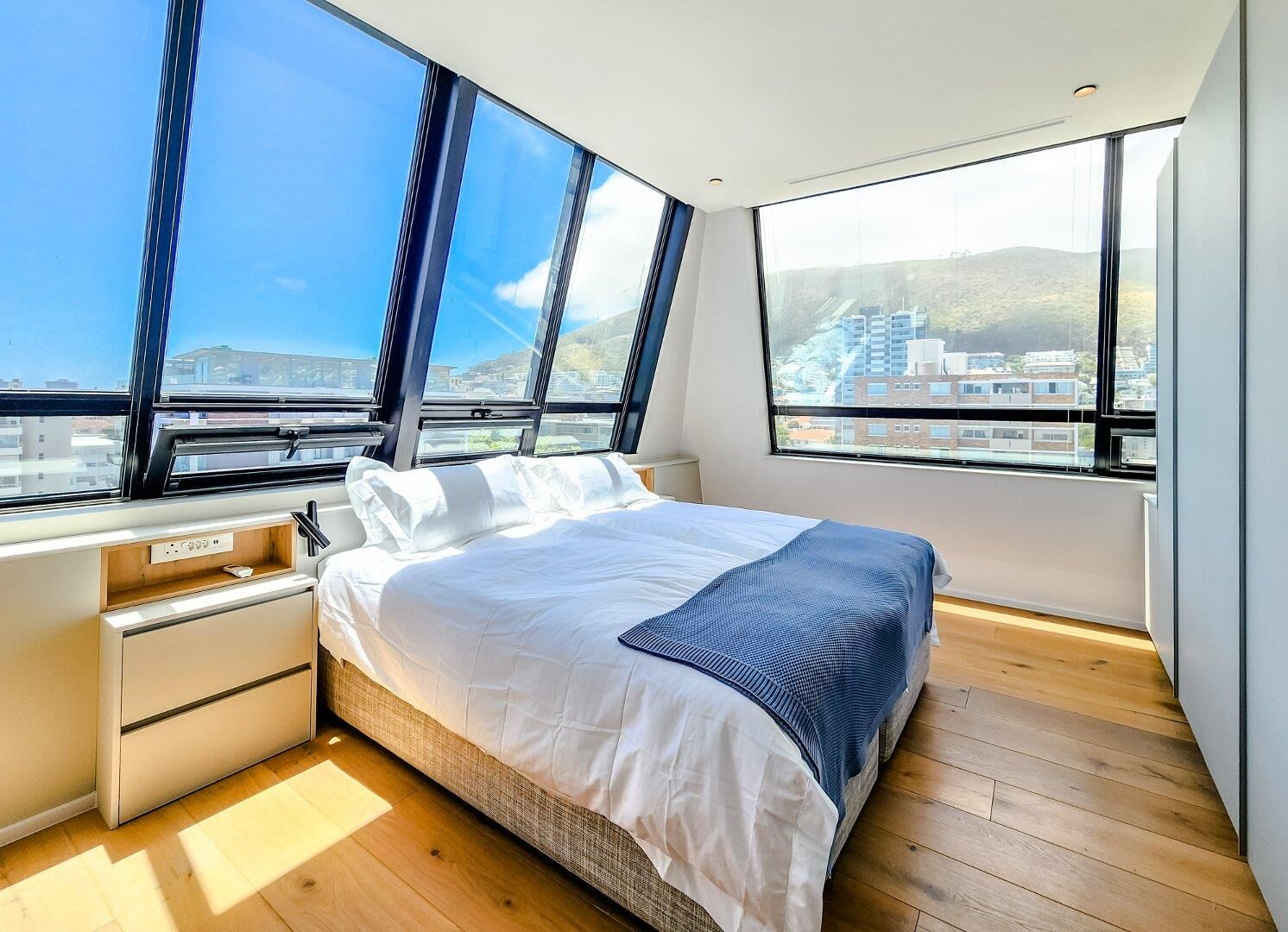 5 Bedroom Apartment For Sale in Sea Point, photo 9