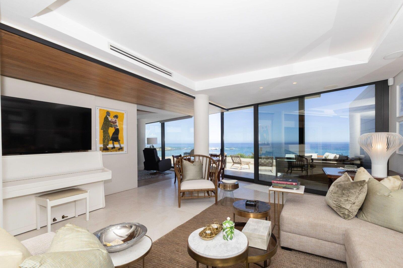3 Bedroom Apartment To Let in Clifton, photo 3