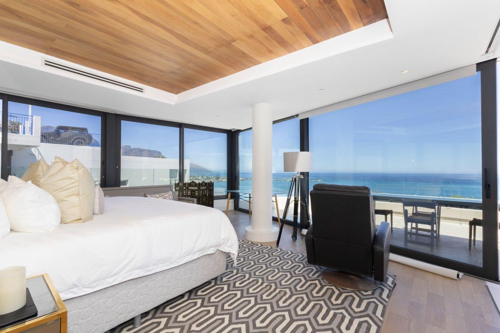 3 Bedroom Apartment To Let in Clifton, photo 6