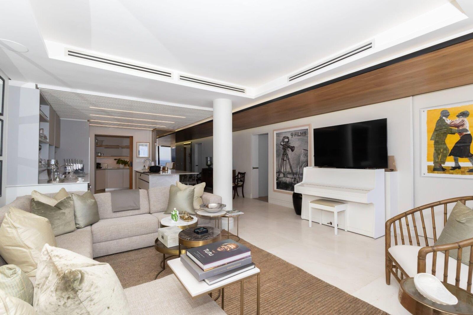3 Bedroom Apartment To Let in Clifton, photo 9