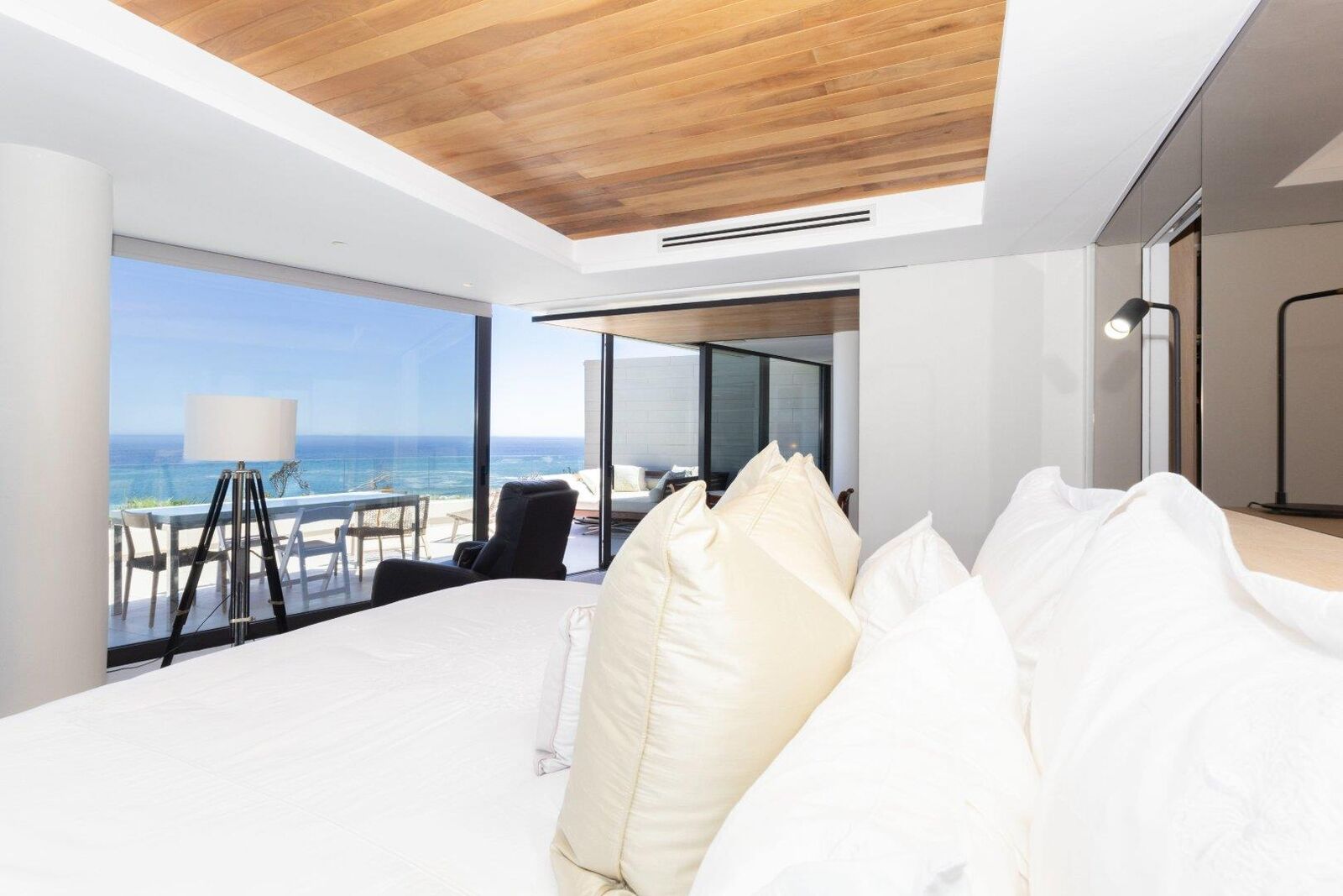 3 Bedroom Apartment To Let in Clifton, photo 12