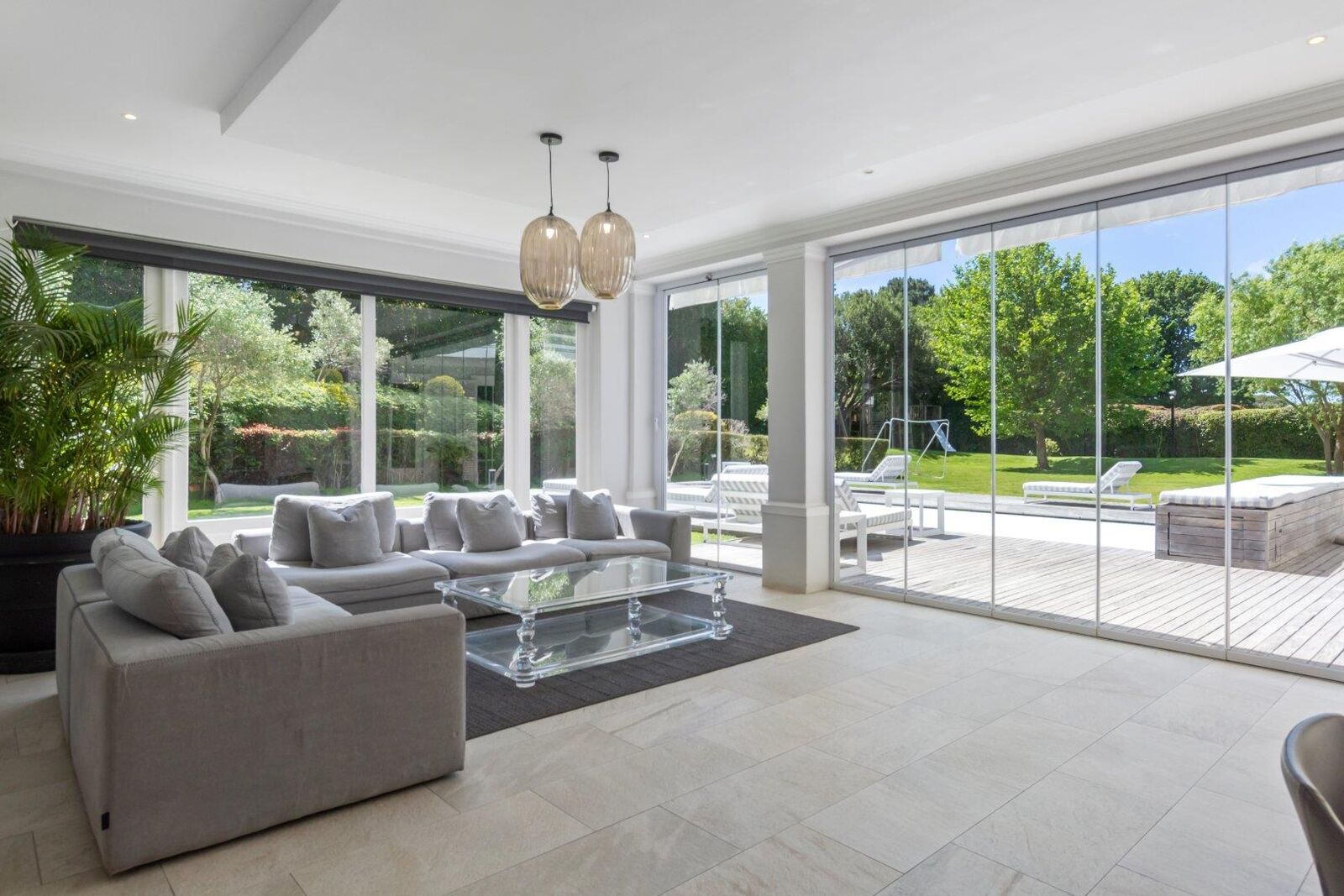 8 Bedroom House For Sale in Constantia, photo 3