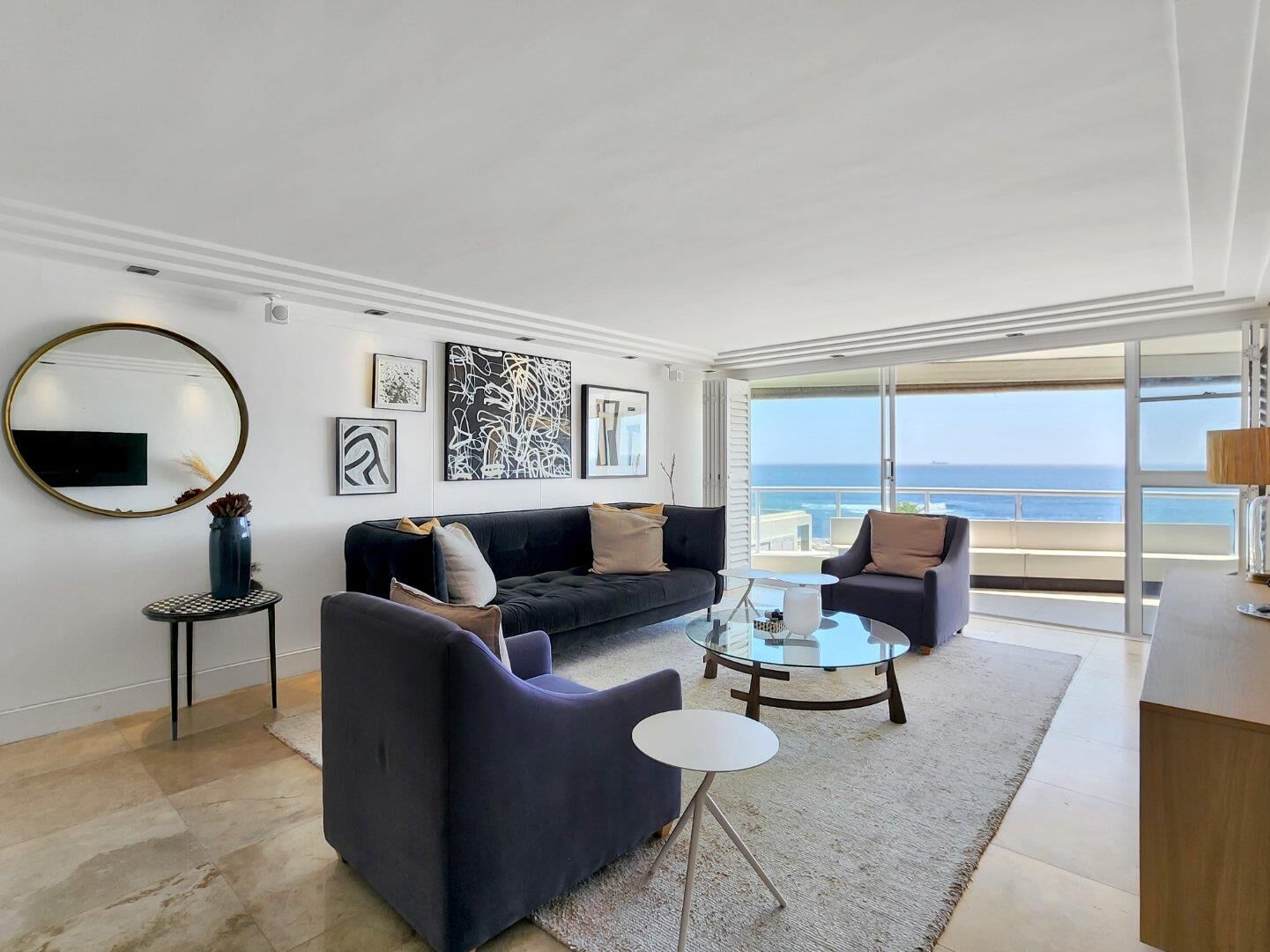 3 Bedroom Apartment For Sale in Bantry Bay, photo 2
