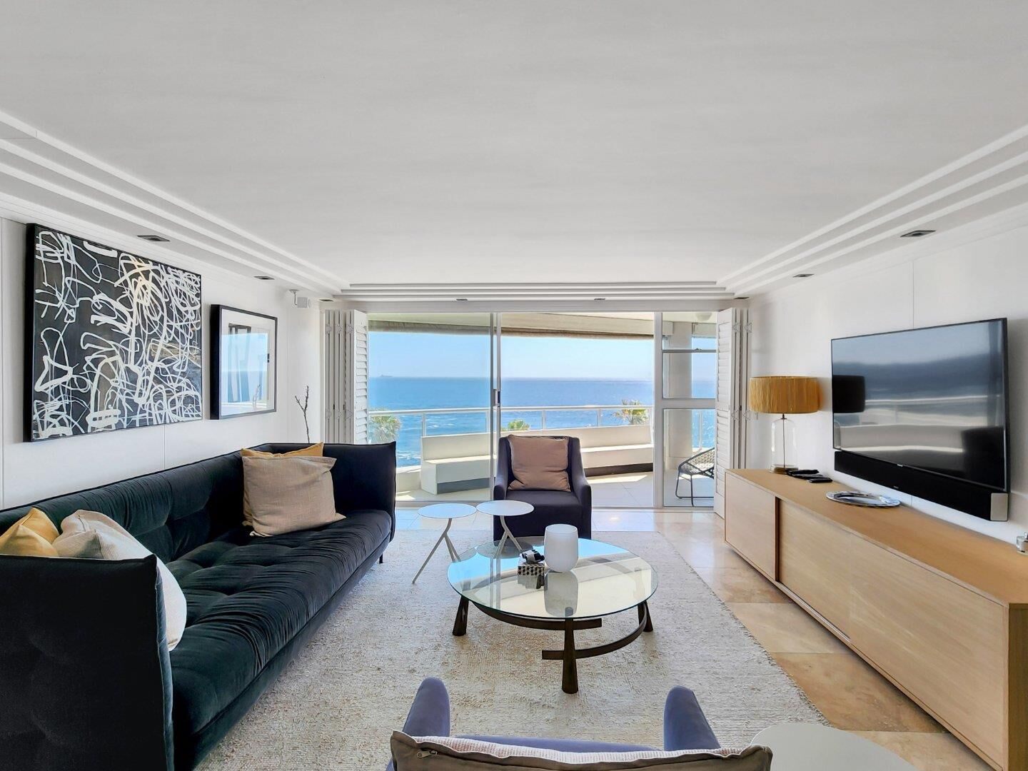 3 Bedroom Apartment For Sale in Bantry Bay, photo 3
