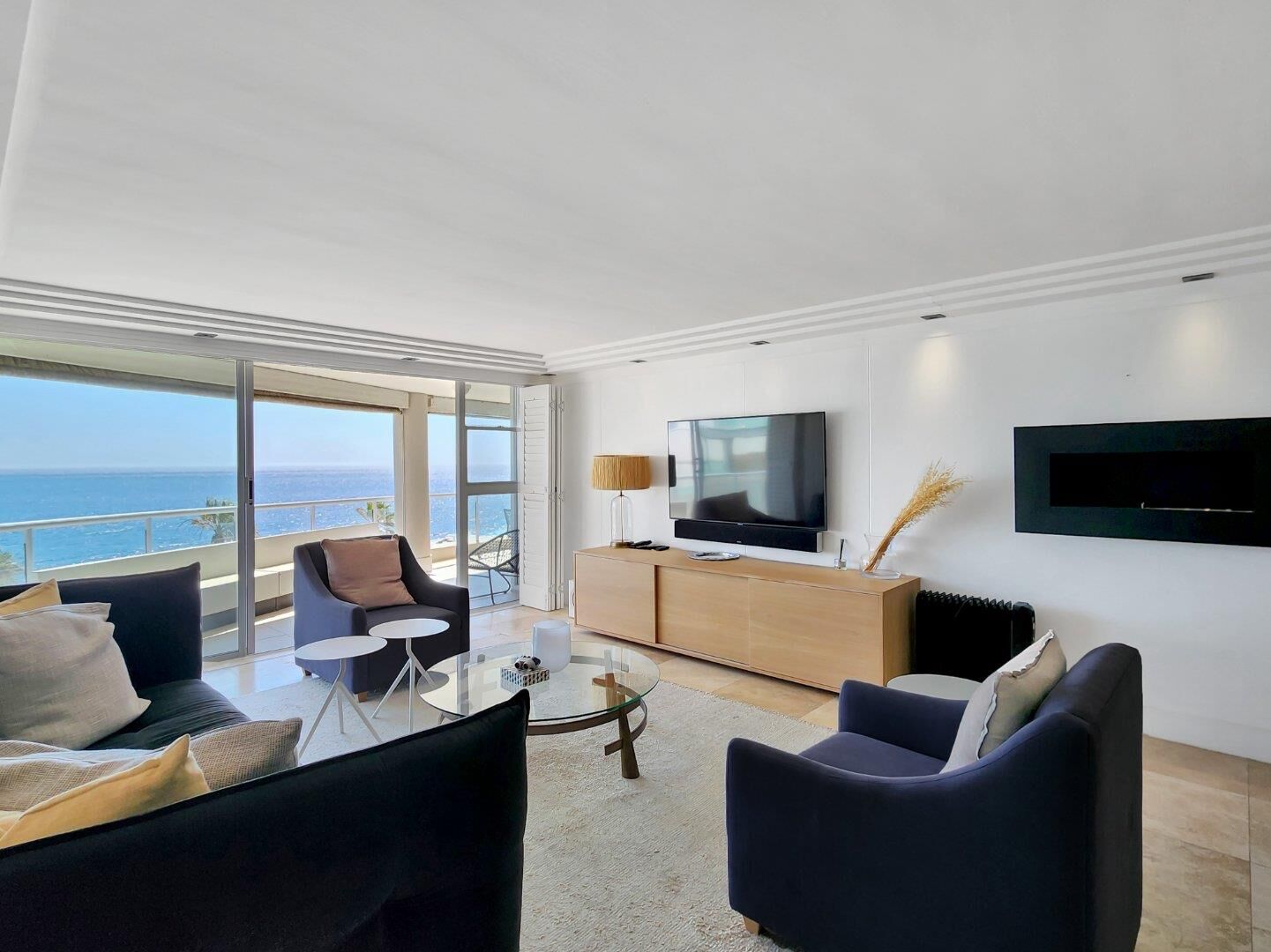 3 Bedroom Apartment For Sale in Bantry Bay, photo 4