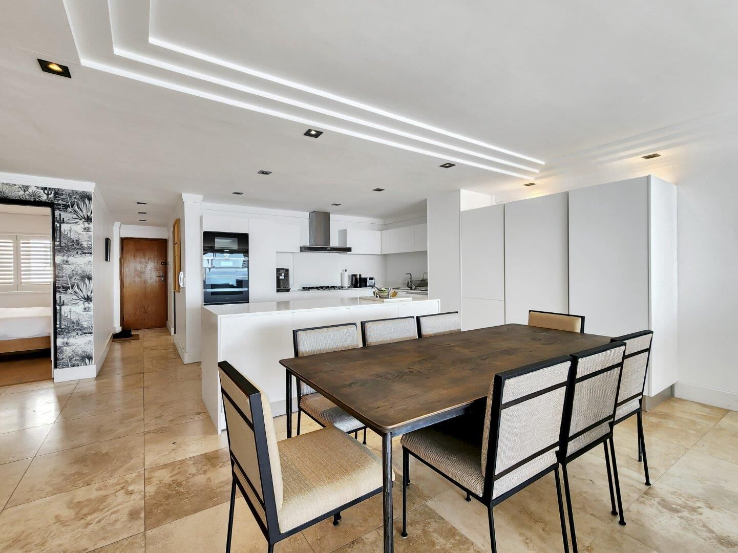 3 Bedroom Apartment For Sale in Bantry Bay, photo 9
