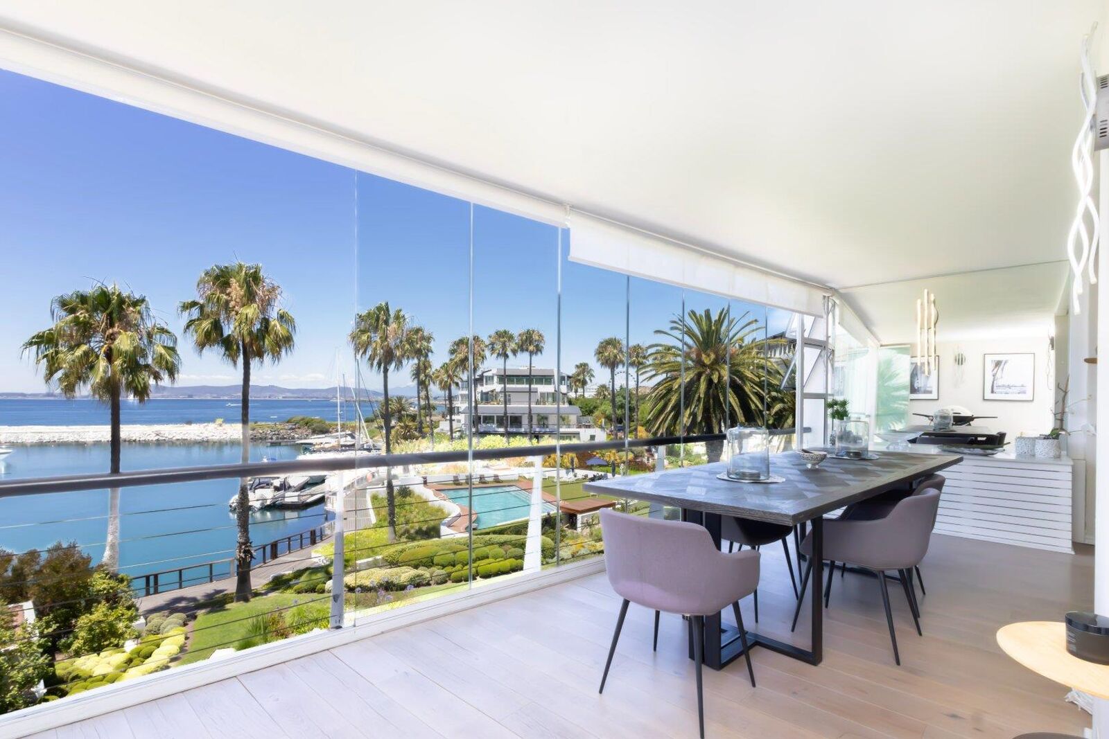 3 Bedroom Apartment For Sale in Mouille Point, photo 2