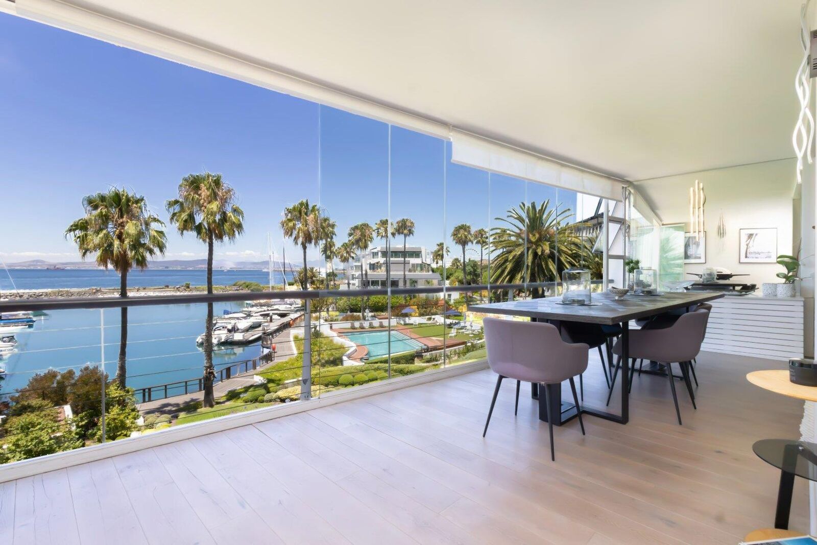 3 Bedroom Apartment For Sale in Mouille Point, photo 3