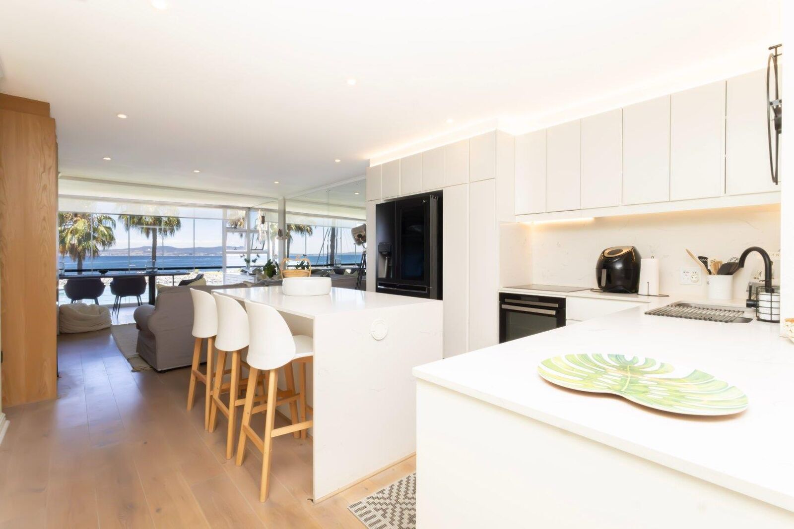 3 Bedroom Apartment For Sale in Mouille Point, photo 9