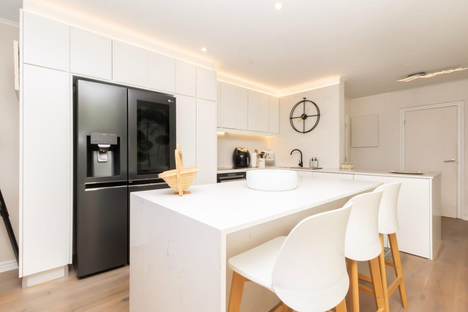 3 Bedroom Apartment For Sale in Mouille Point, photo 12