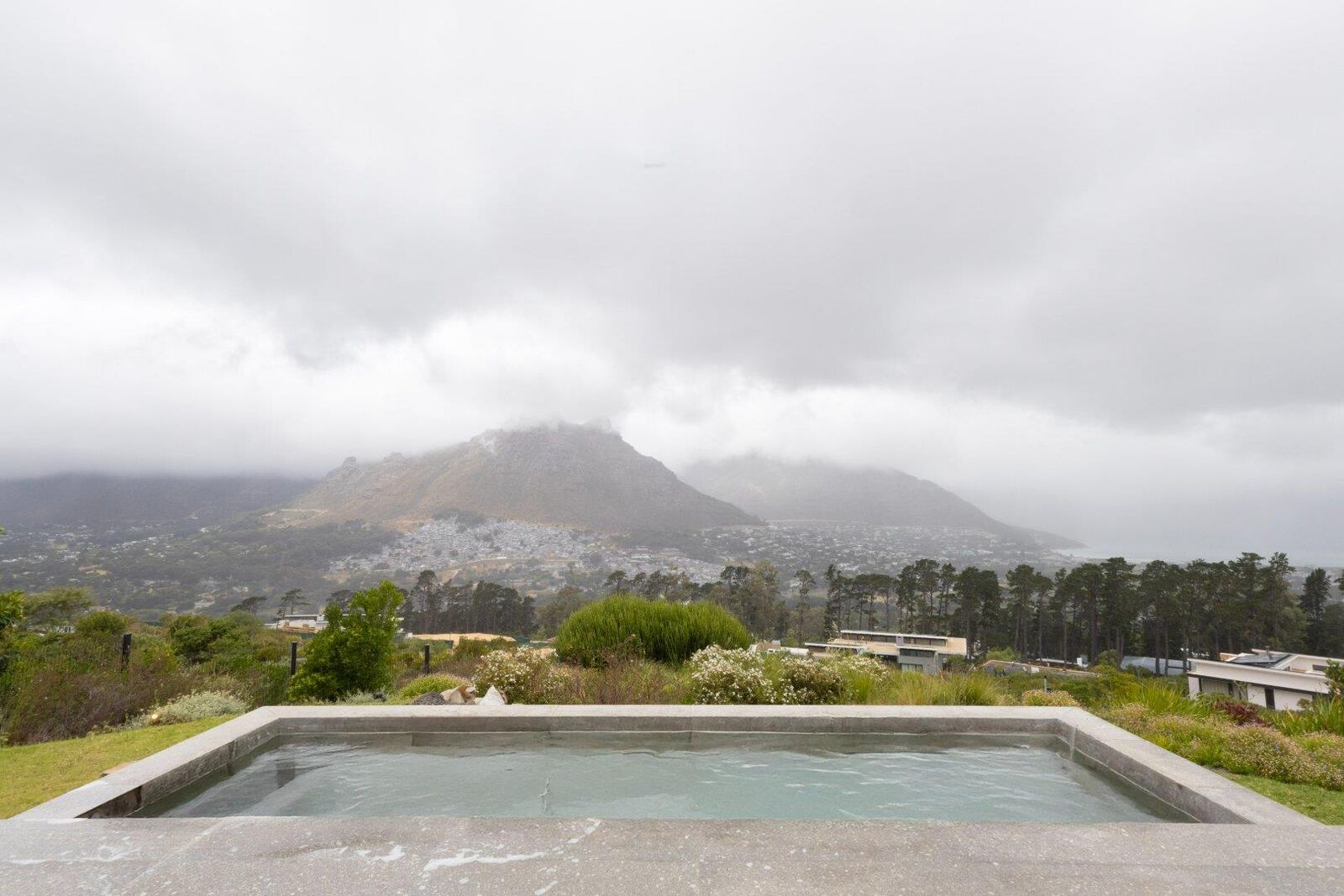 3 Bedroom House For Sale in Hout Bay Central, photo 2