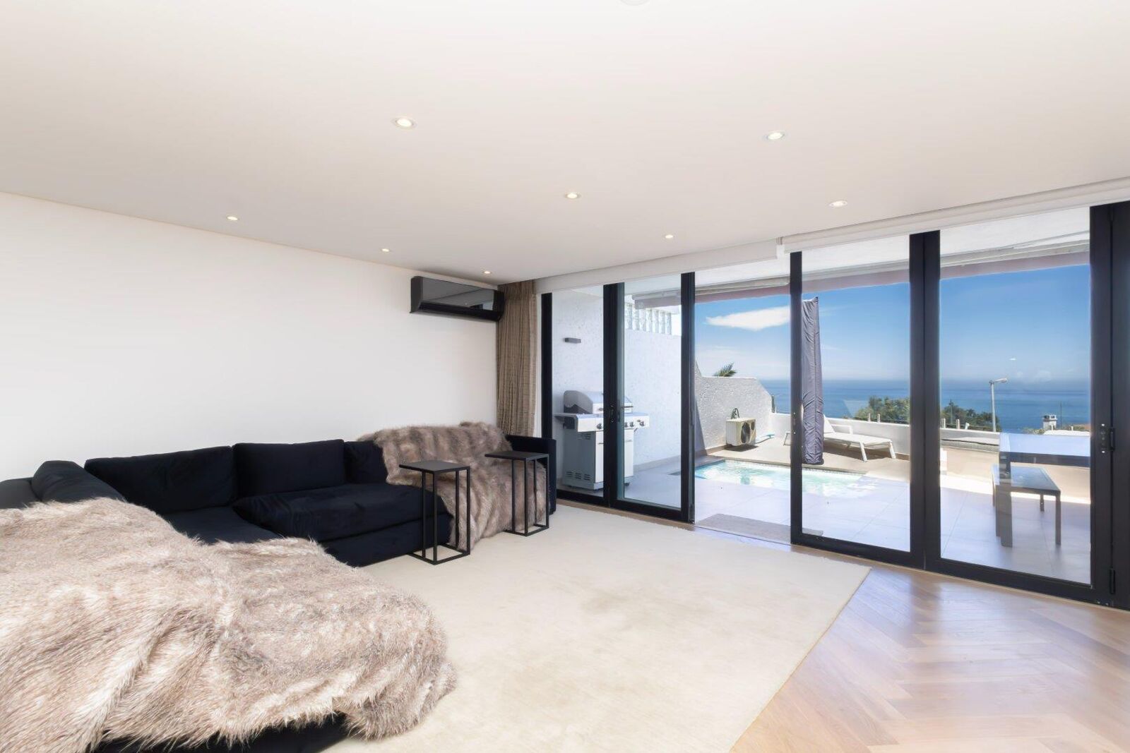 3 Bedroom House For Sale in Camps Bay, photo 3
