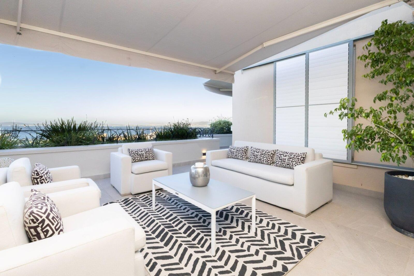 2 Bedroom Apartment For Sale in Green Point, photo 4
