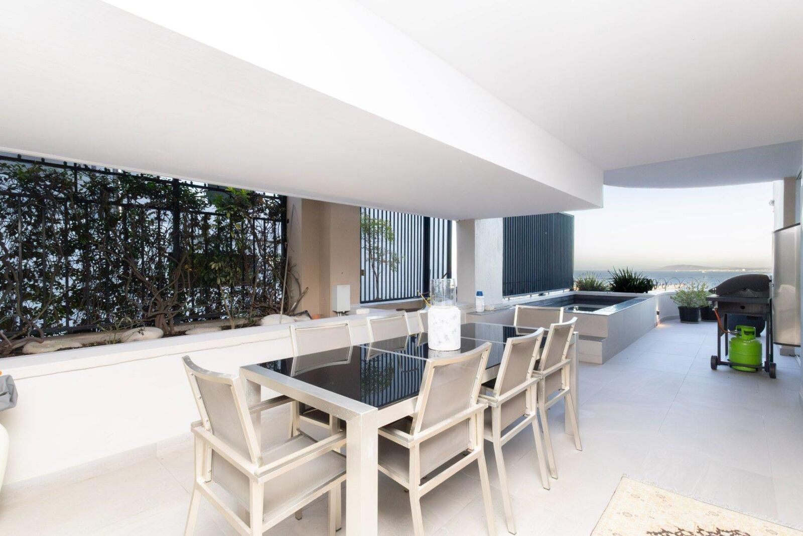 2 Bedroom Apartment For Sale in Green Point, photo 8