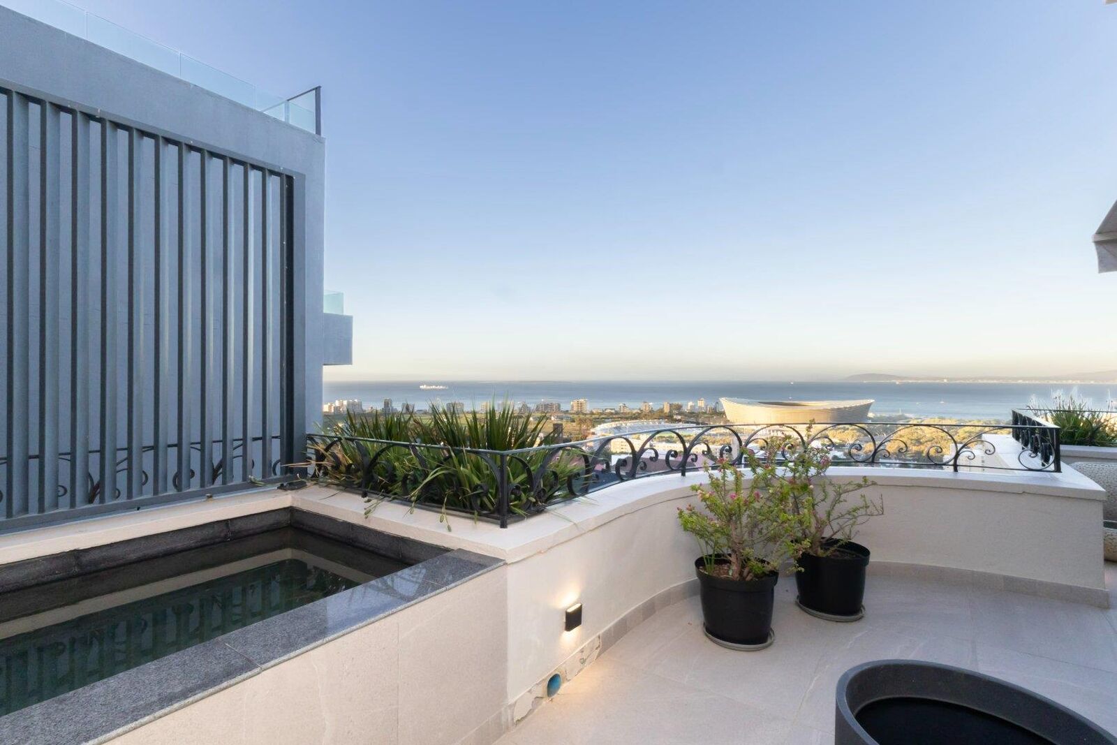 2 Bedroom Apartment For Sale in Green Point, photo 9