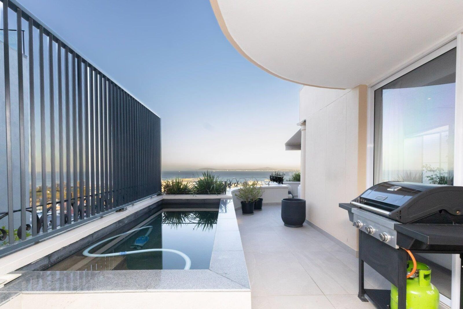 2 Bedroom Apartment For Sale in Green Point, photo 10