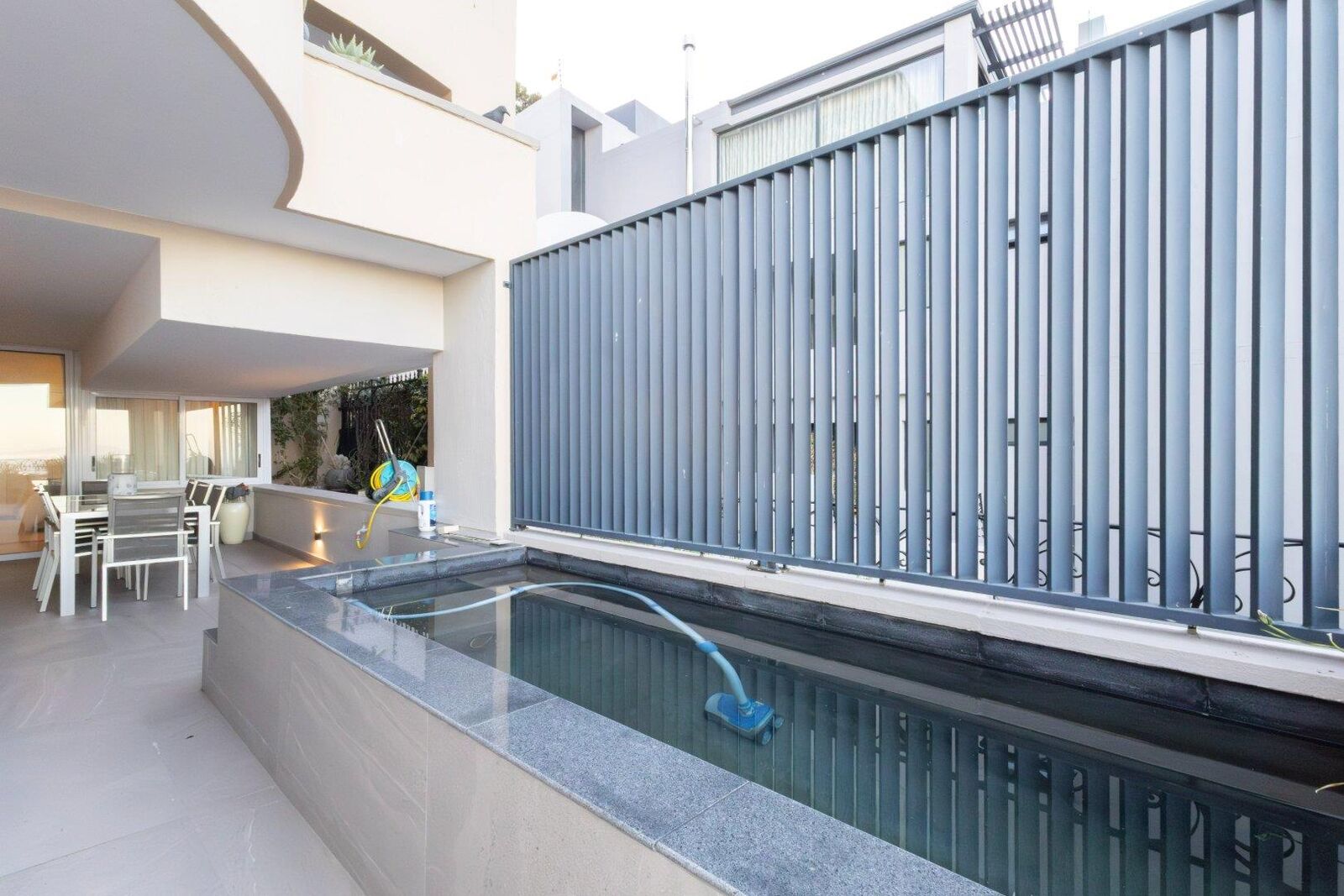 2 Bedroom Apartment For Sale in Green Point, photo 12