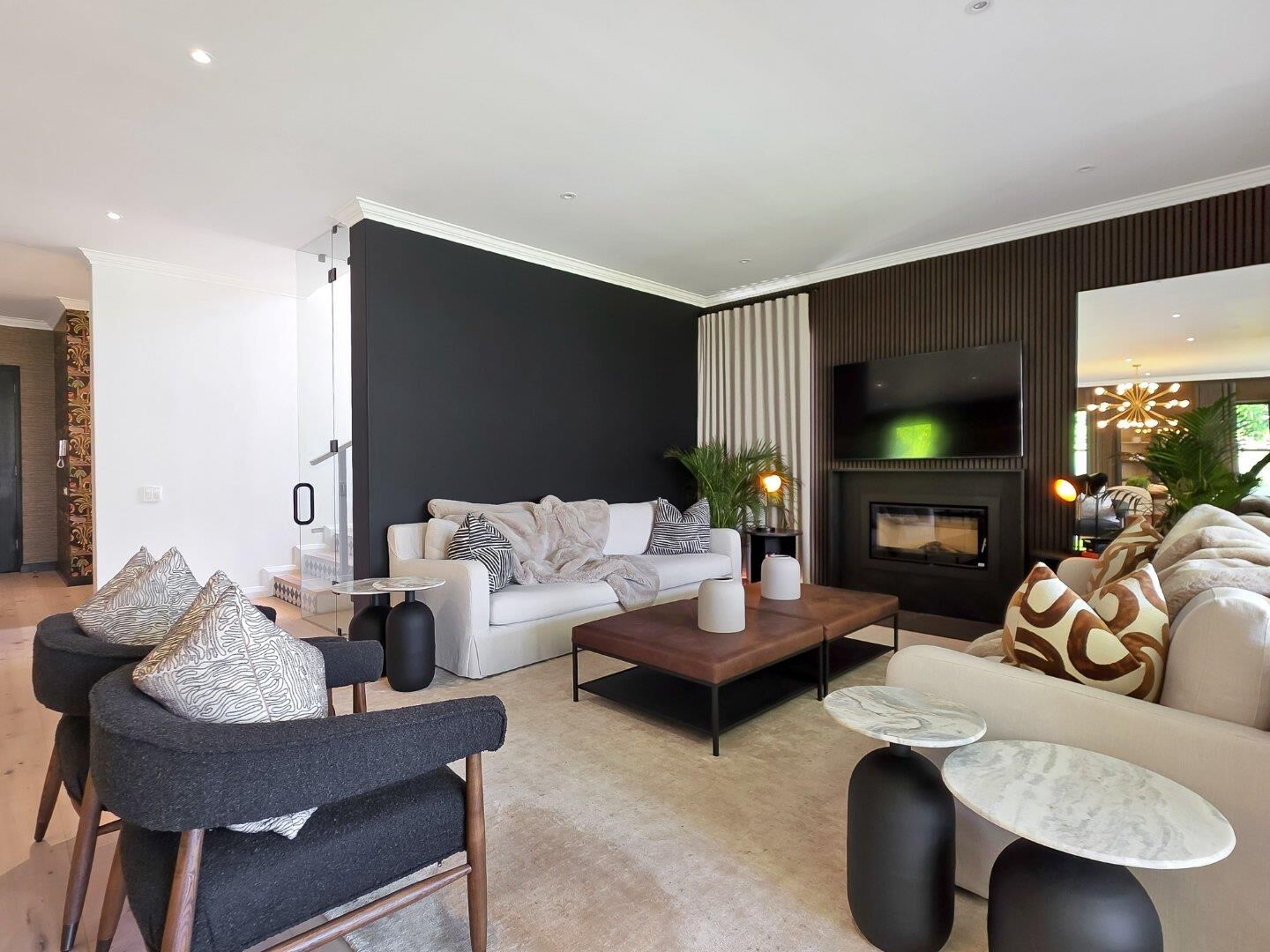 4 Bedroom House For Sale in Constantia, photo 5